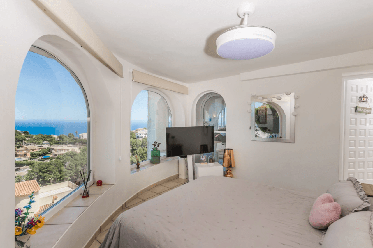 Villa con vistas panorámicas al mar y la Isla de Portichol en Javea