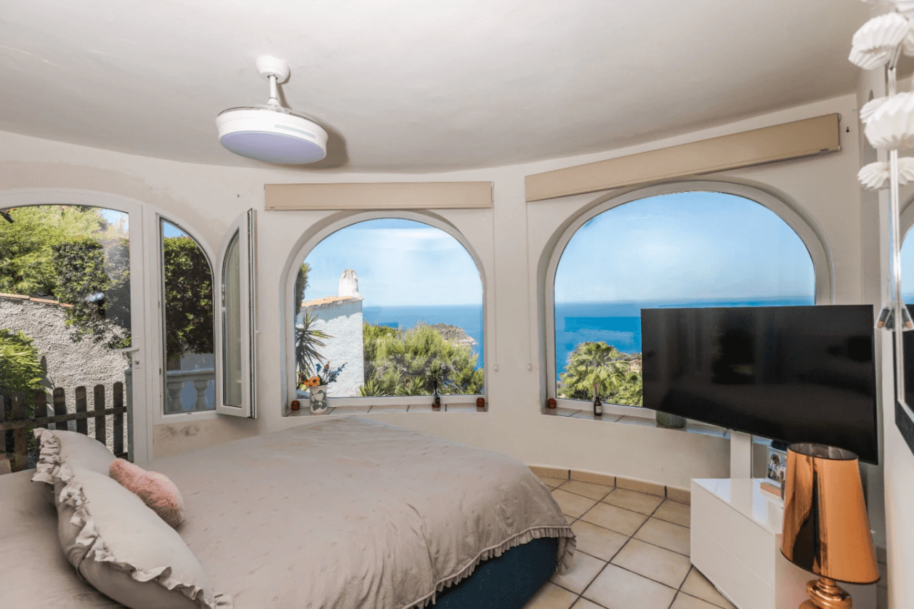 Villa con vistas panorámicas al mar y la Isla de Portichol en Javea