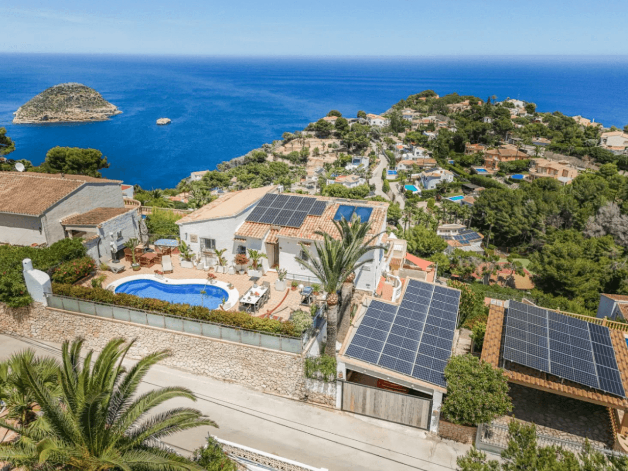 Villa con vistas panorámicas al mar y la Isla de Portichol en Javea