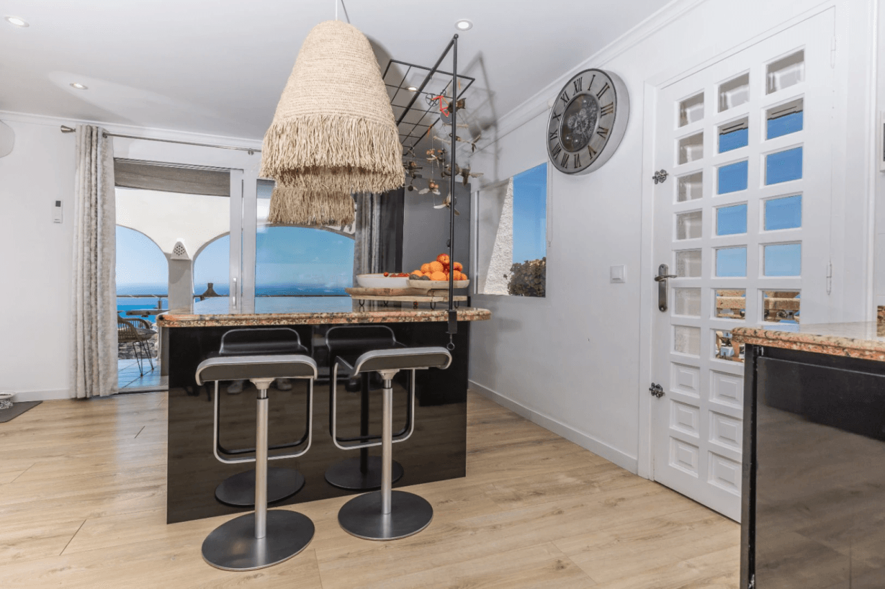 Villa con vistas panorámicas al mar y la Isla de Portichol en Javea