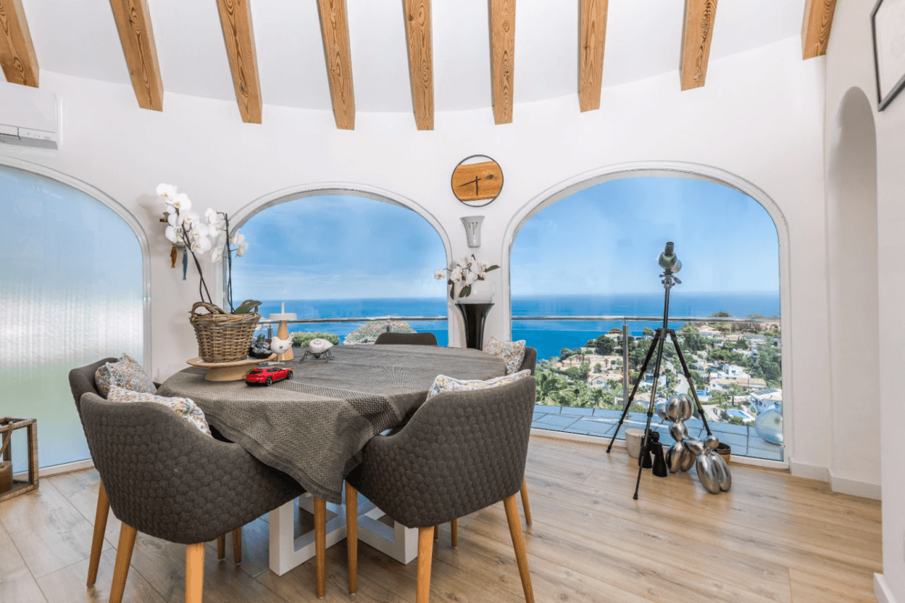 Villa con vistas panorámicas al mar y la Isla de Portichol en Javea
