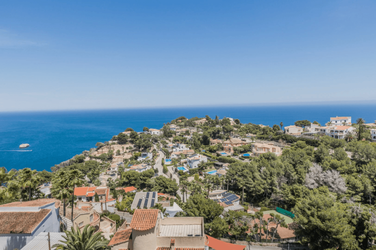 Villa con vistas panorámicas al mar y la Isla de Portichol en Javea