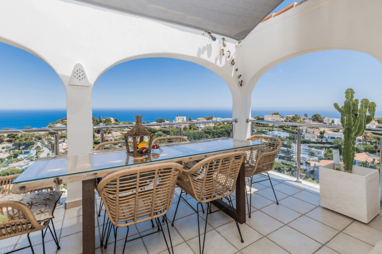 Villa con vistas panorámicas al mar y la Isla de Portichol en Javea