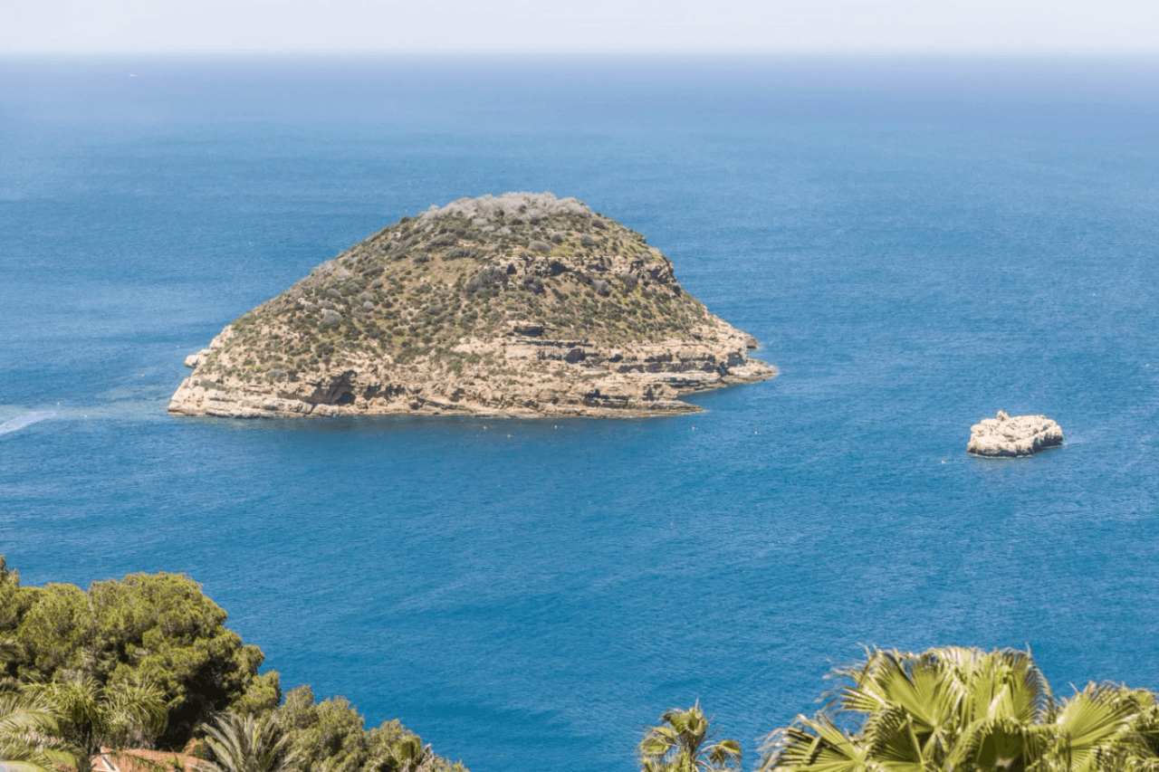 Villa con vistas panorámicas al mar y la Isla de Portichol en Javea