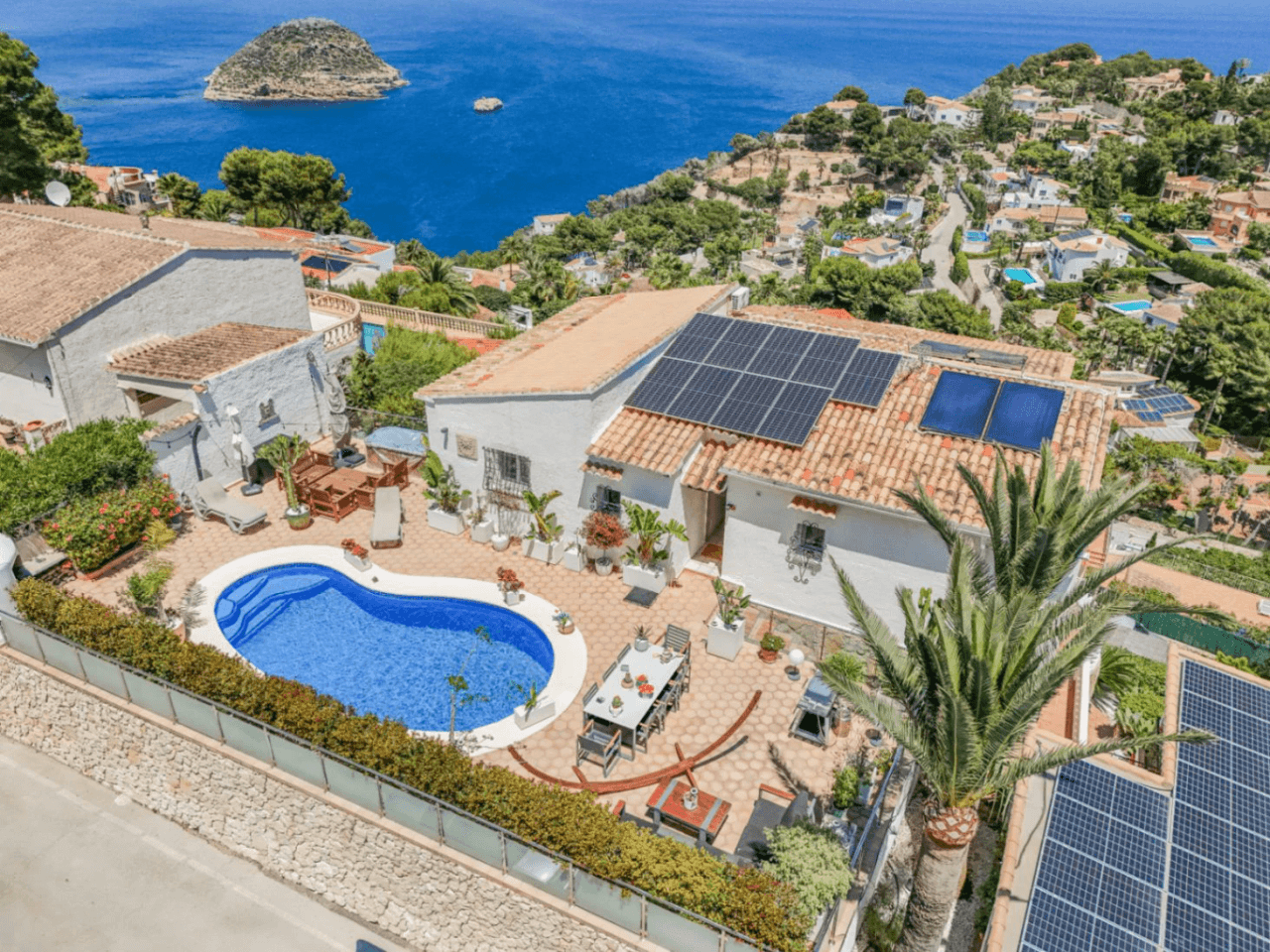 Villa con vistas panorámicas al mar y la Isla de Portichol en Javea
