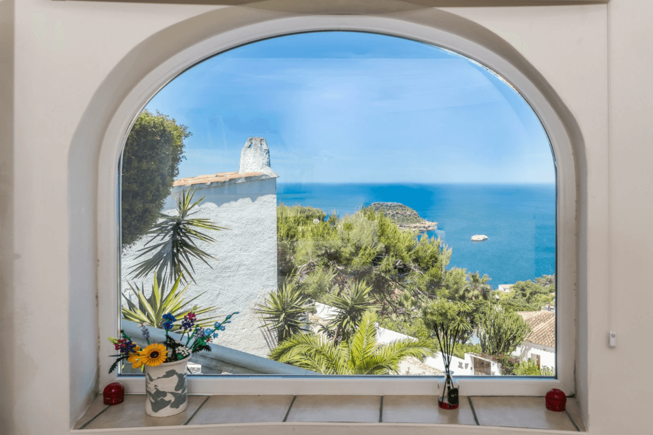 Villa con vistas panorámicas al mar y la Isla de Portichol en Javea