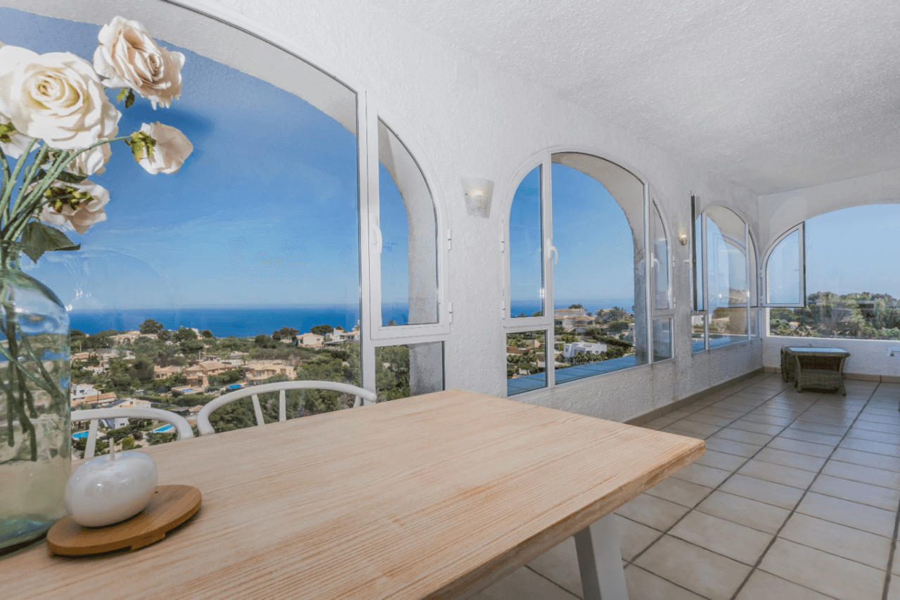 Villa con vistas panorámicas al mar y la Isla de Portichol en Javea