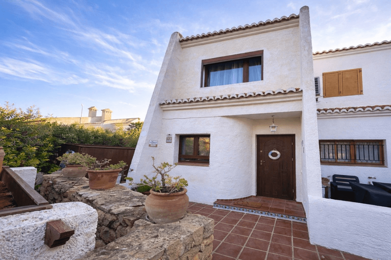 Preciosa casa adosada con vistas al mar en Altea Hills y licencia turistica