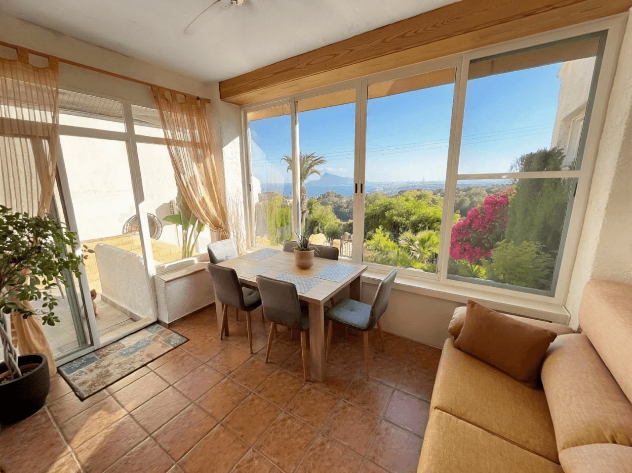 Preciosa casa adosada con vistas al mar en Altea Hills y licencia turistica