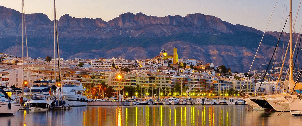 Preciosa casa adosada con vistas al mar en Altea Hills y licencia turistica
