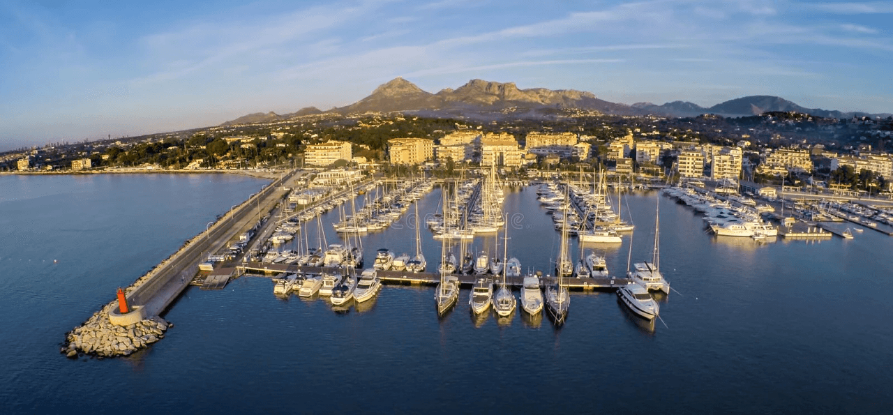 Preciosa casa adosada con vistas al mar en Altea Hills y licencia turistica