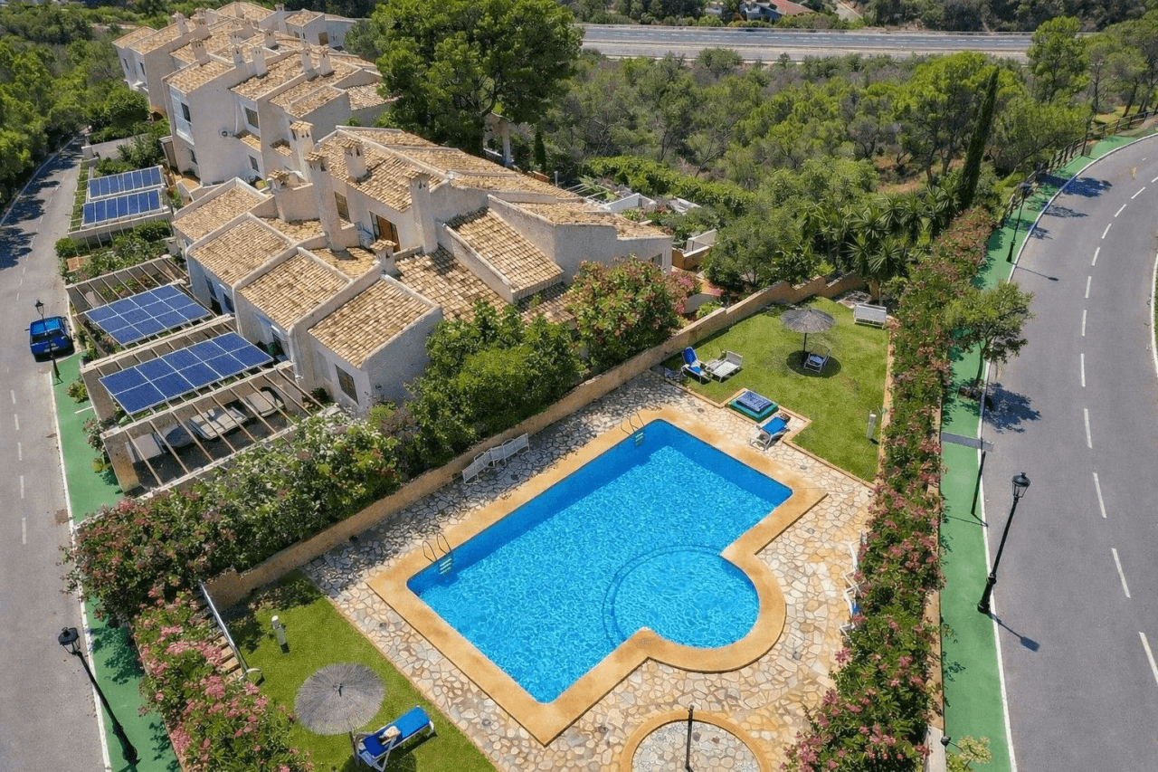 Preciosa casa adosada con vistas al mar en Altea Hills y licencia turistica